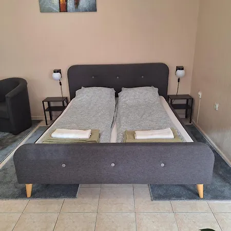 Mainstreet Apartment